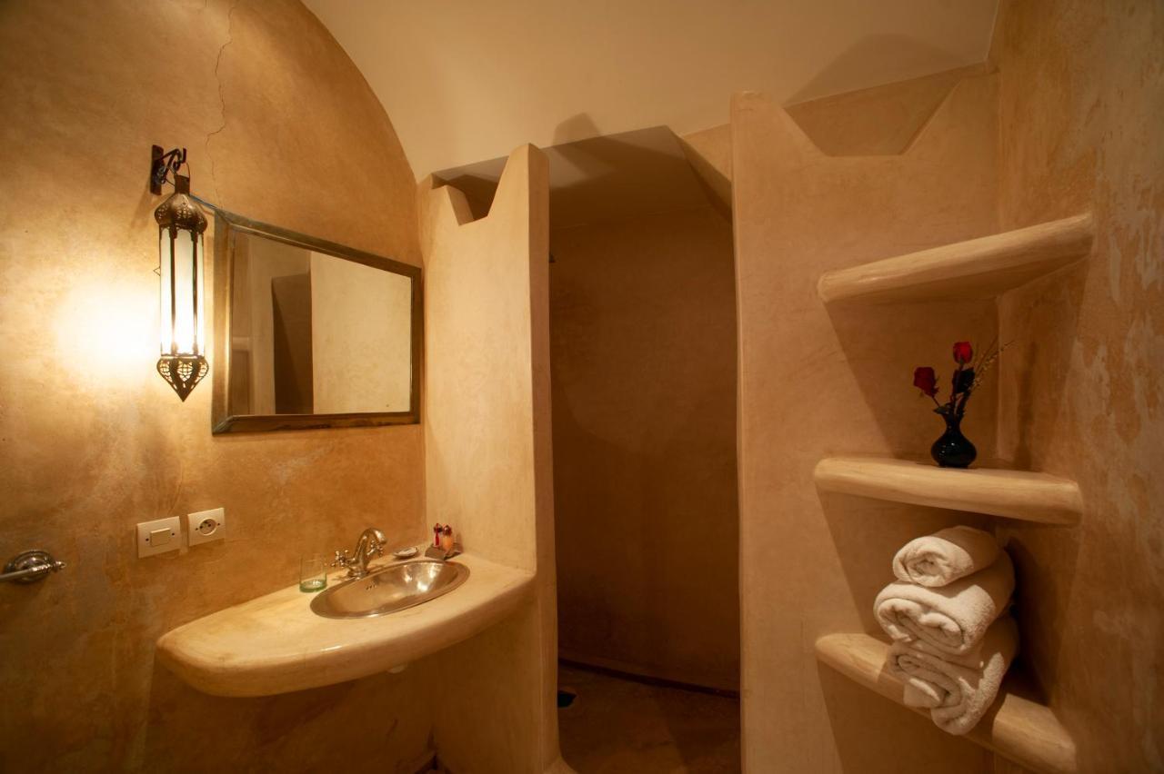 Riad Des Trois Palais Marrakesh Exterior photo